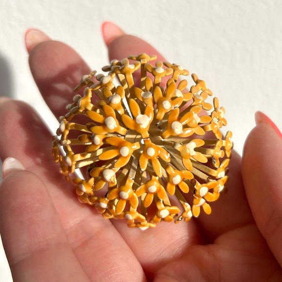 Vintage 60s/70s Yellow Enamel Flower Power Brooch - Picture 1 of 5